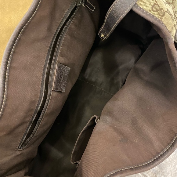 Gucci Vintage Abbey Shoulder Bag. Originally purchased from Gucci Toronto - Picture 10 of 12